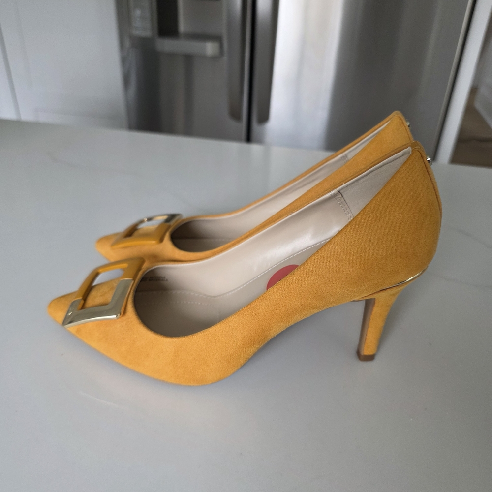 Jones New York Mustard Yellow Heels - Picture 2 of 4